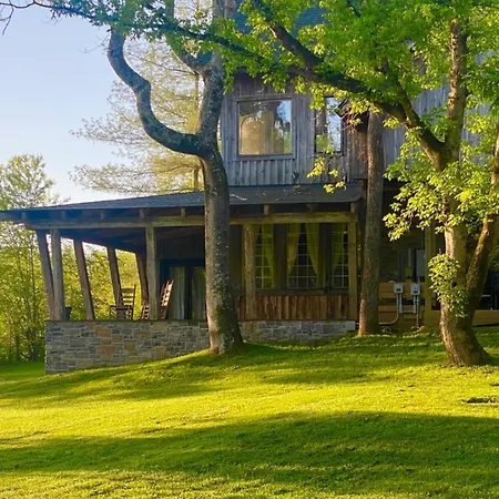 Whimsical Gatehouse At Dark Horse Estate Apartamento